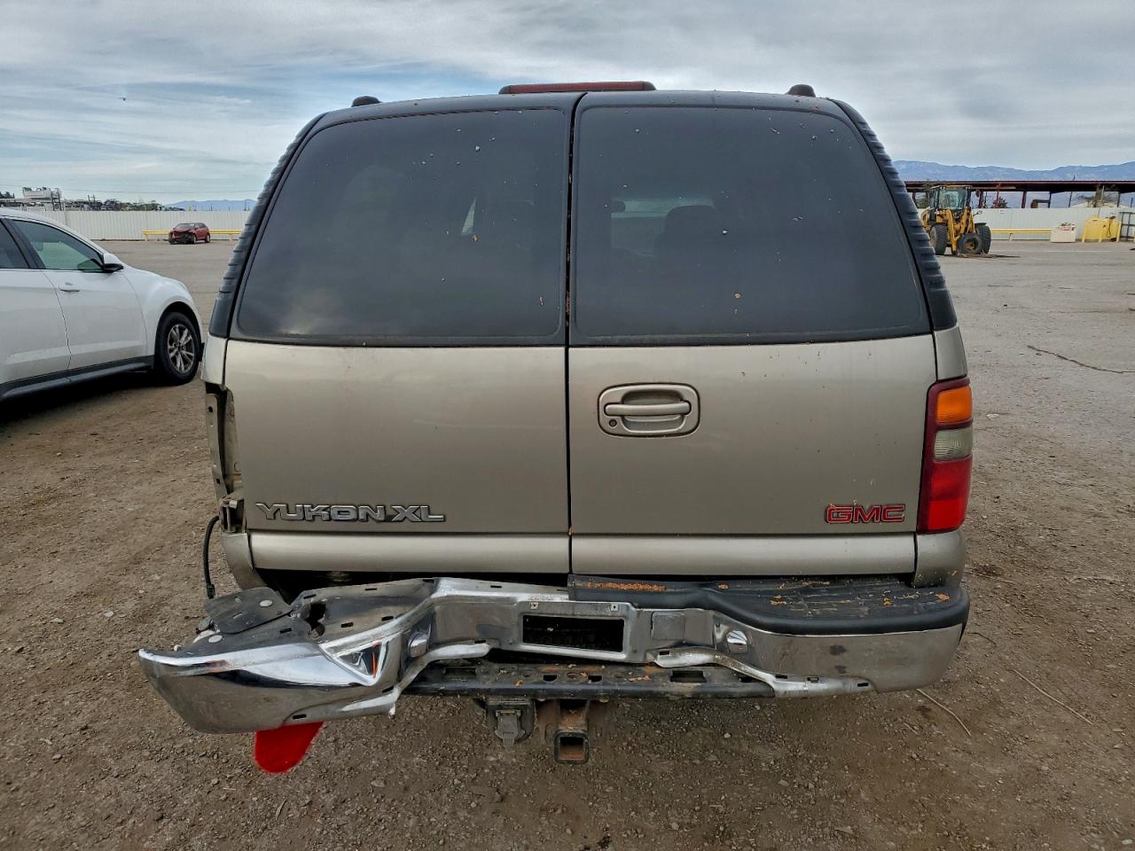 GMC Yukon K1500 Image 13