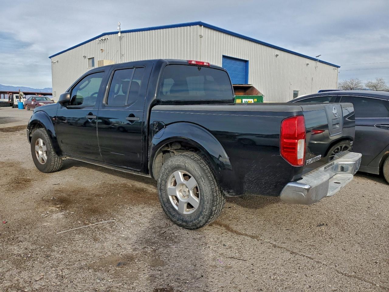 Nissan Frontier Crew Cab Le Image 2