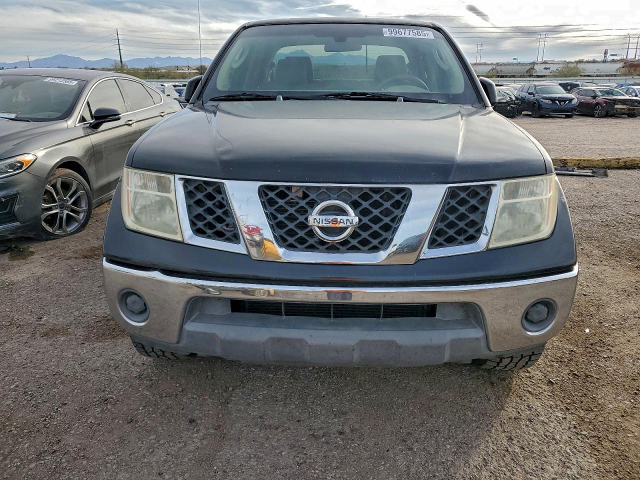 Nissan Frontier Crew Cab Le Image 4