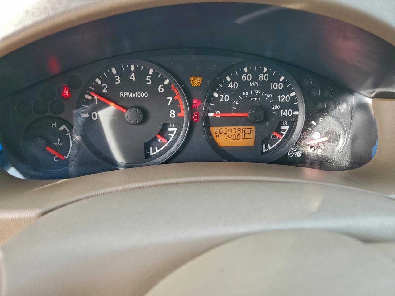 Nissan Frontier Crew Cab Le Image 3