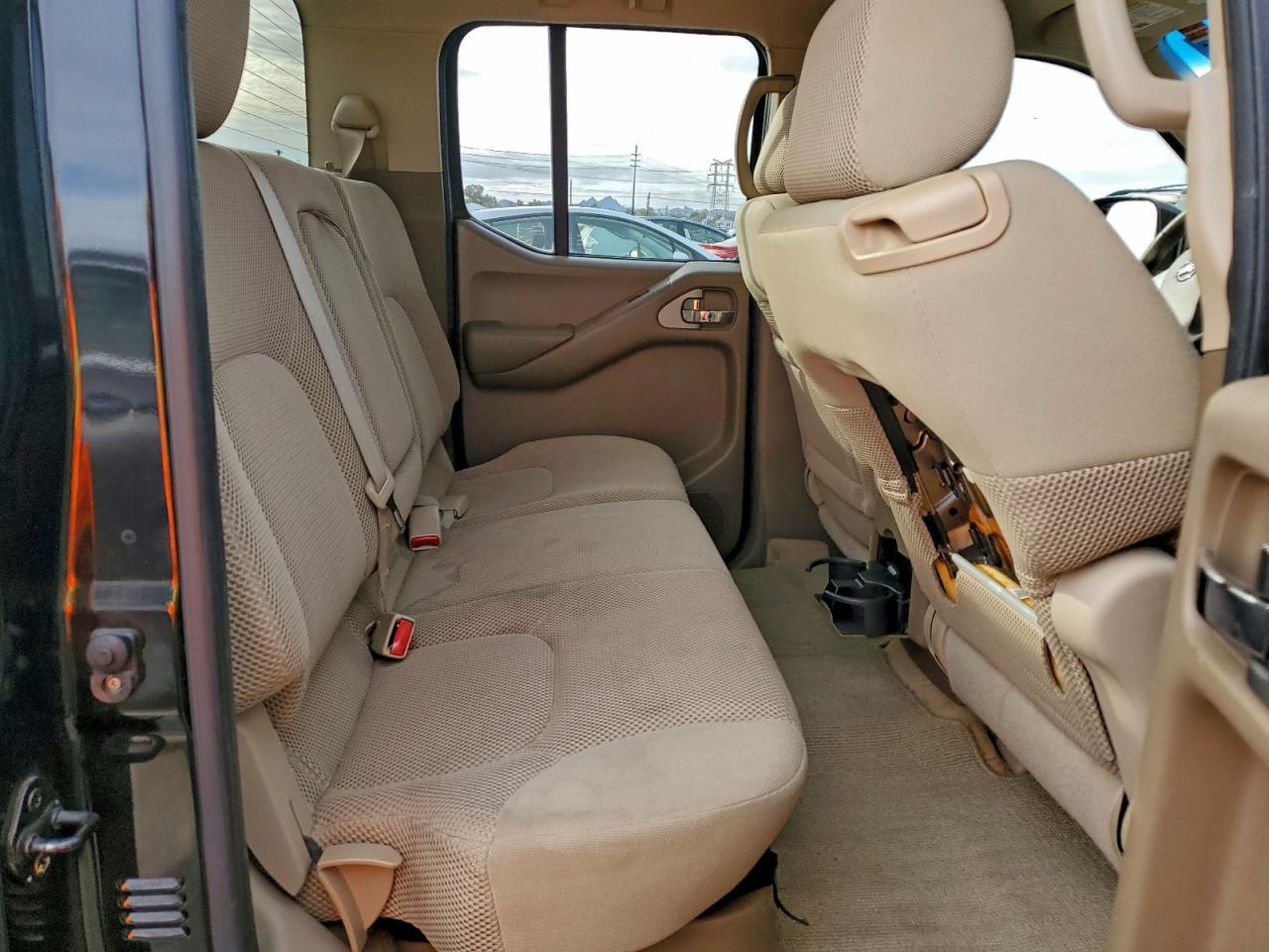 Nissan Frontier Crew Cab Le Image 5