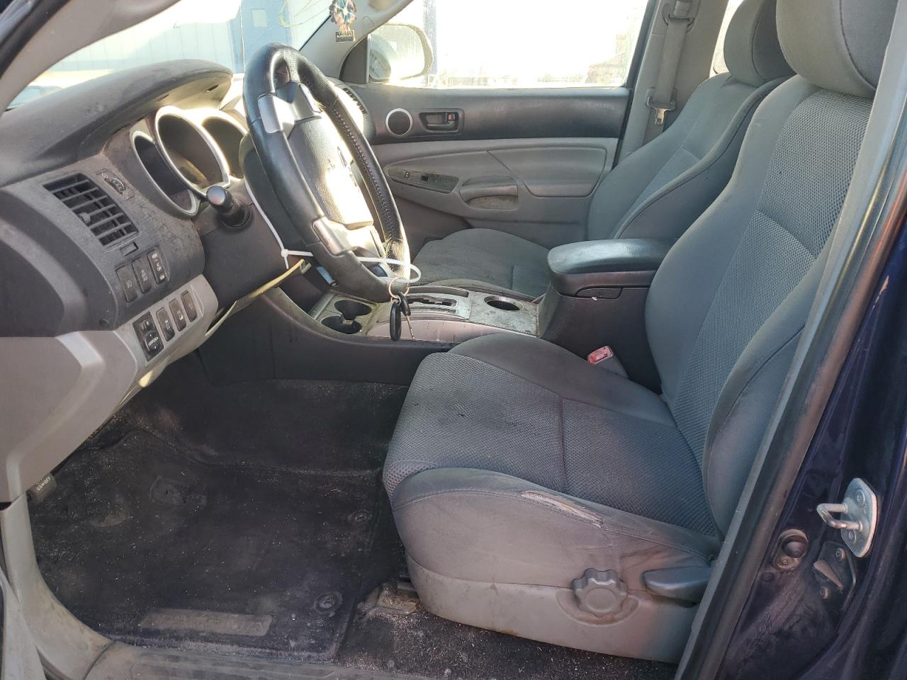 Toyota Tacoma Image 8