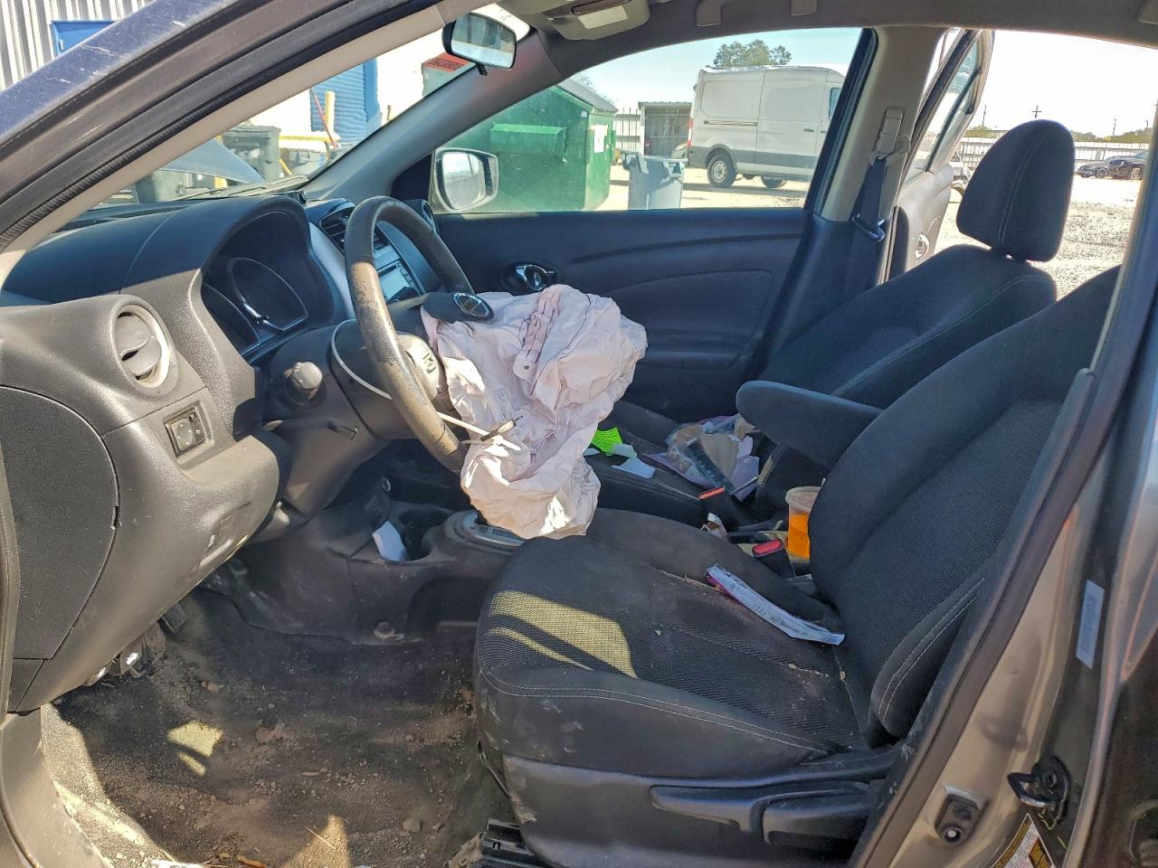 Nissan Versa S Image 4