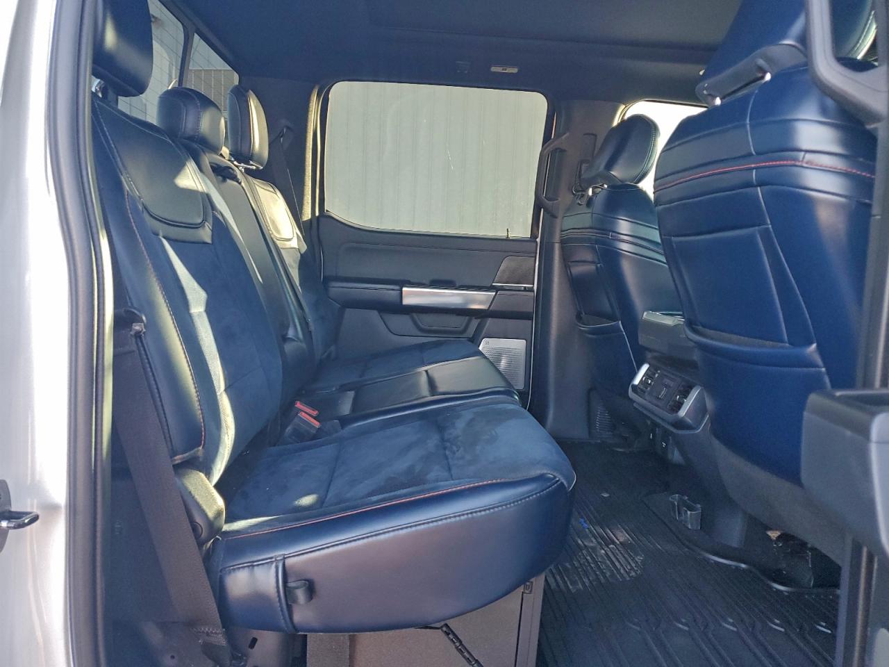 Ford F-150 Raptor Image 10