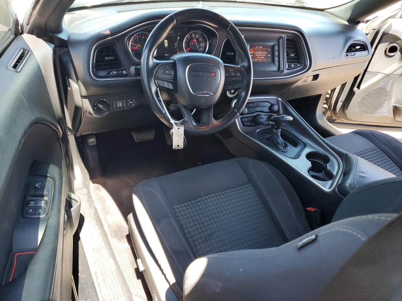 Dodge Challenger Sxt Image 8