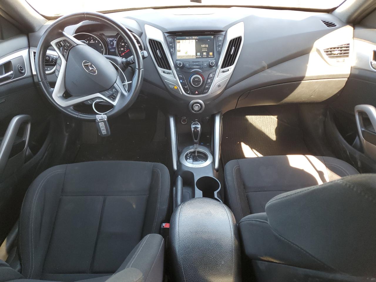 Hyundai VELOSTER Image 8