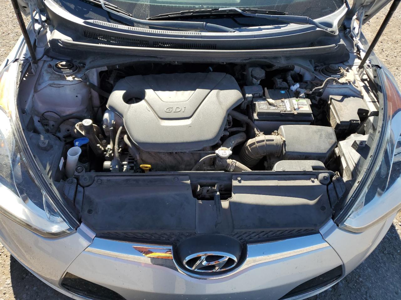 Hyundai VELOSTER Image 2