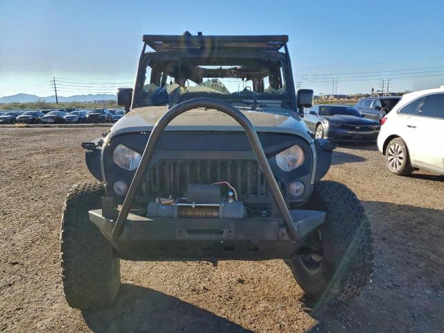 Jeep Wrangler Rubicon Image 12