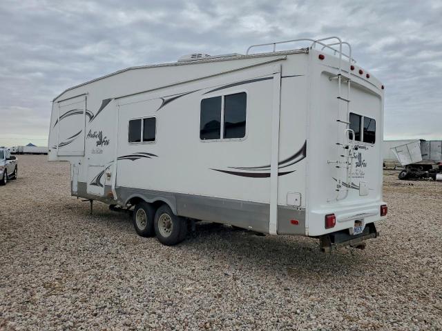 Arctic Fox Northwood Image 3