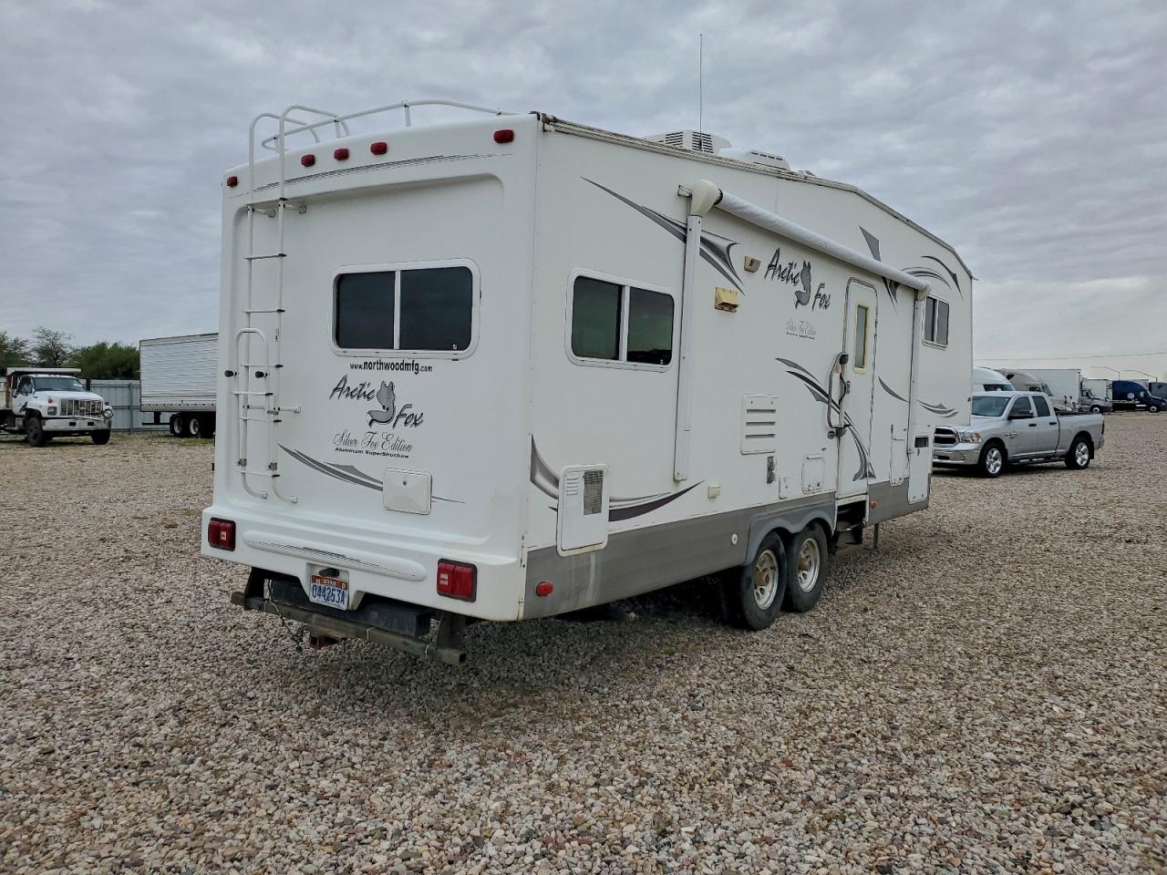 Arctic Fox Northwood Image 10