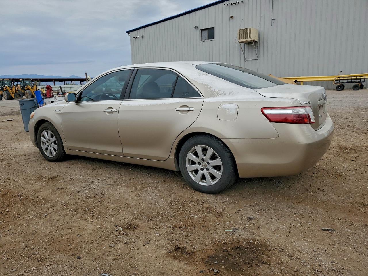 Toyota Camry Hybrid Image 3