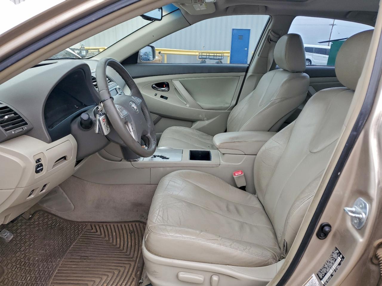 Toyota Camry Hybrid Image 6