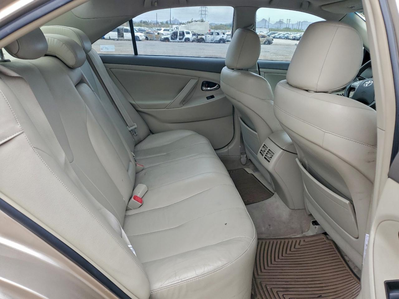 Toyota Camry Hybrid Image 9