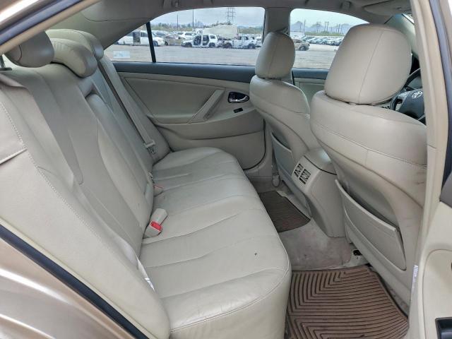 Toyota Camry Hybrid Image 9