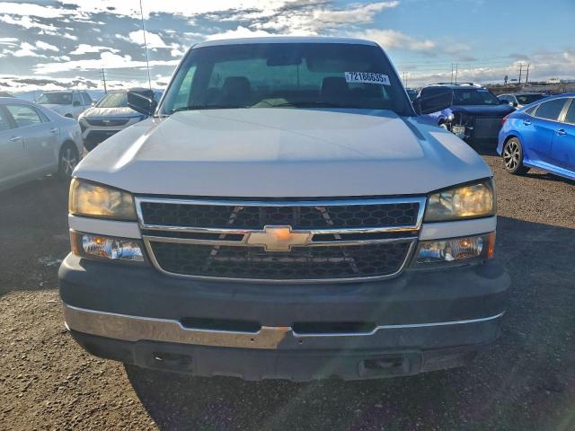 Chevrolet Silverado C2500 Heavy Duty Image 11