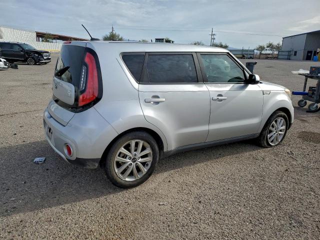 Kia Soul + Image 11