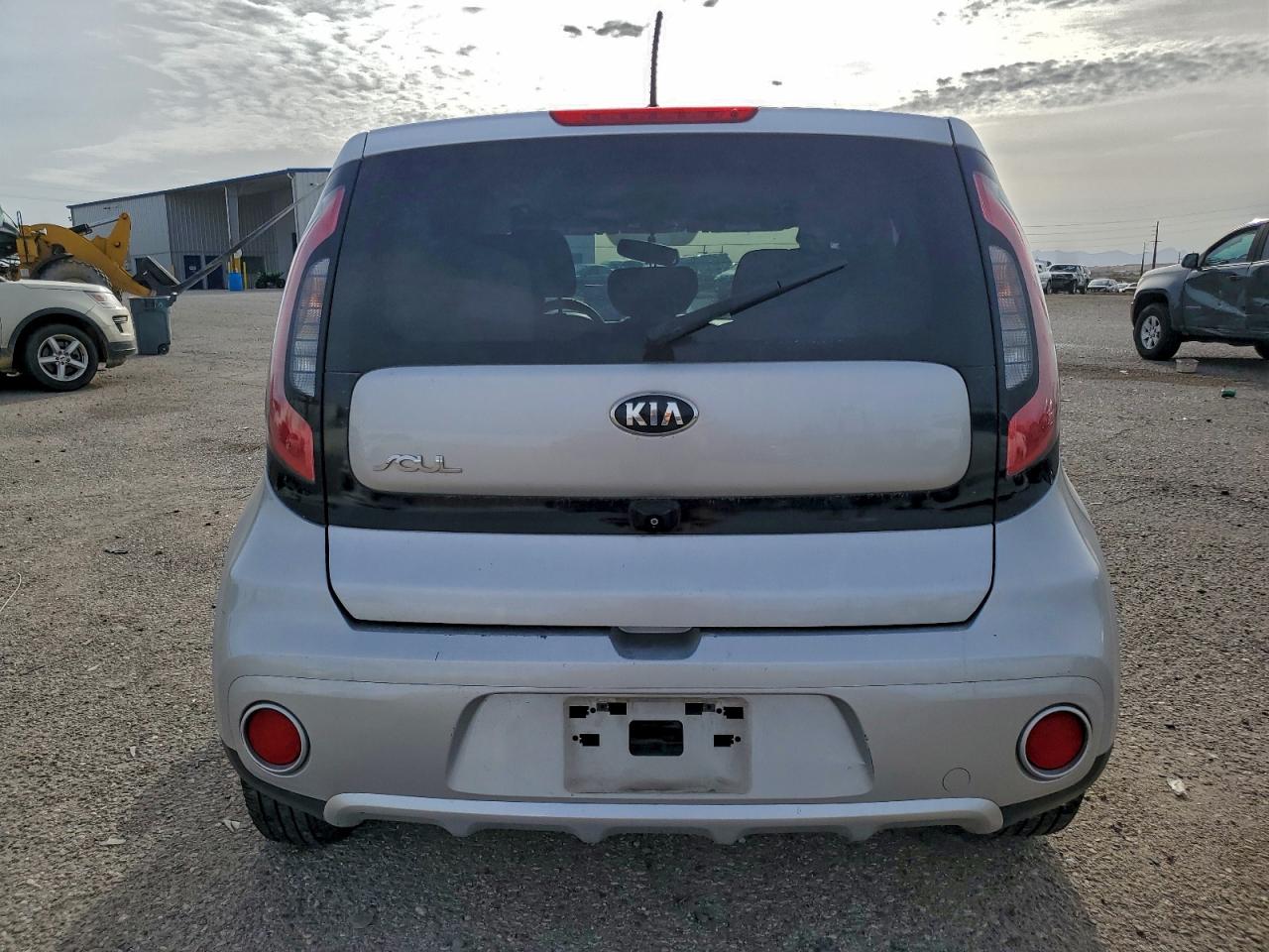 Kia Soul + Image 12