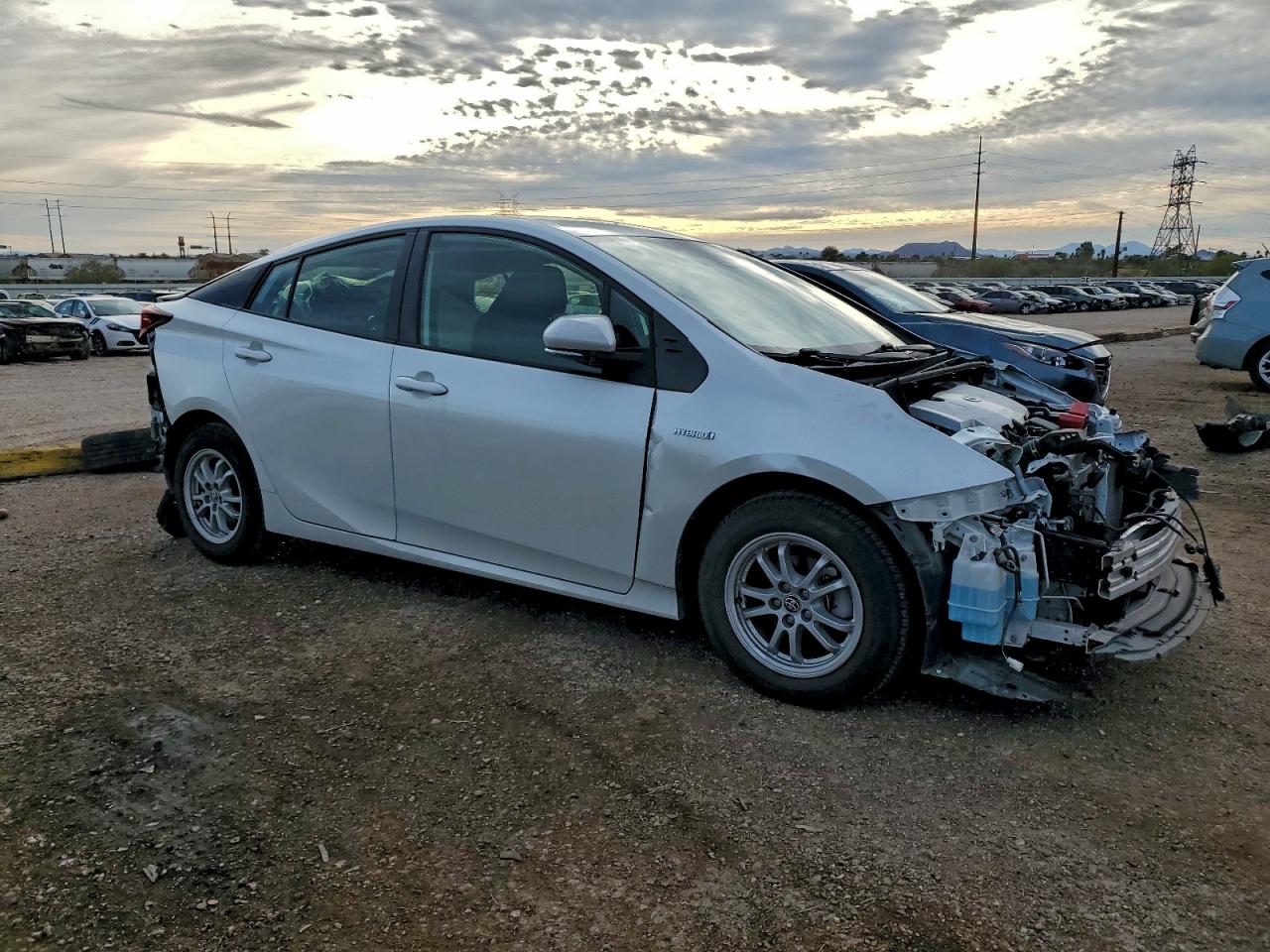 Toyota Prius Le Image 10