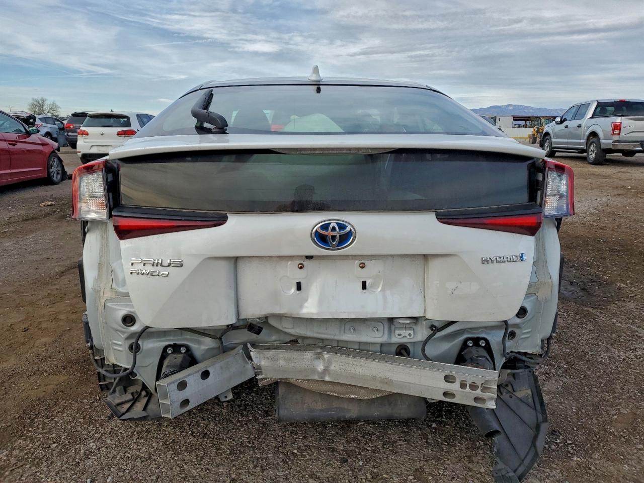 Toyota Prius Le Image 13