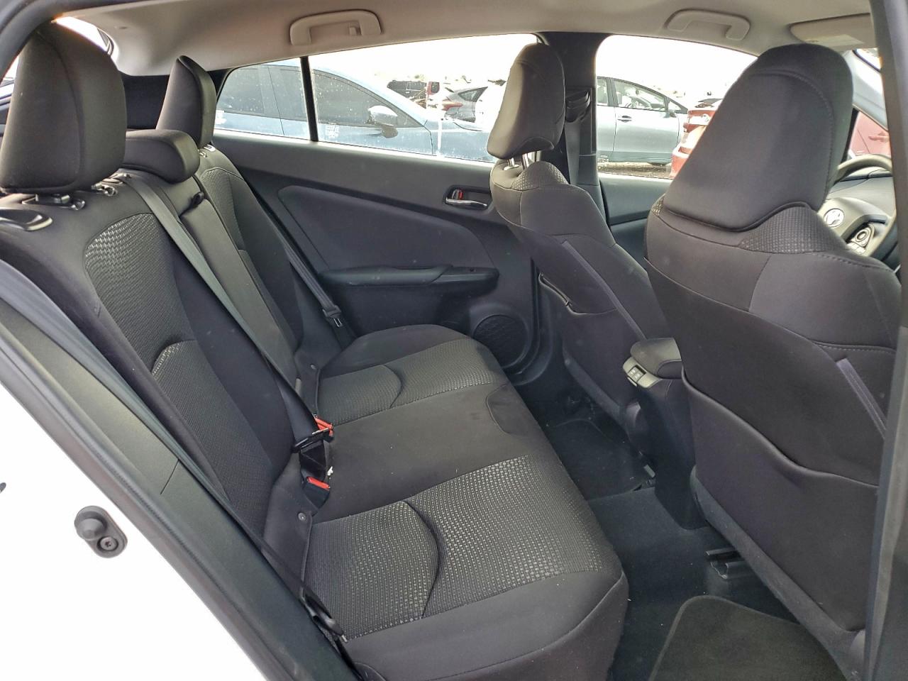 Toyota Prius Le Image 11