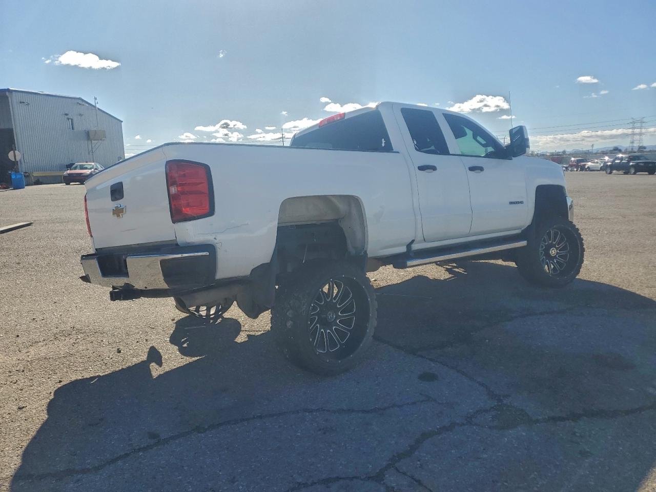 Chevrolet Silverado C2500 Heavy Duty Image 5