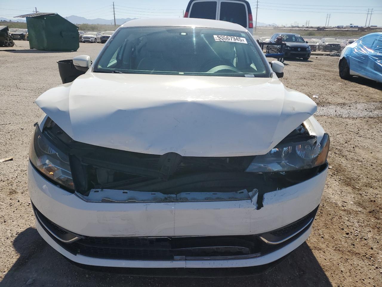 Volkswagen Passat S Image 2