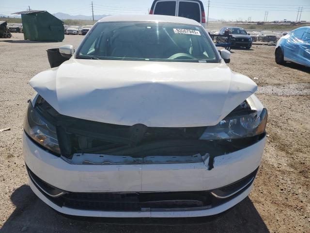 Volkswagen Passat S Image 2