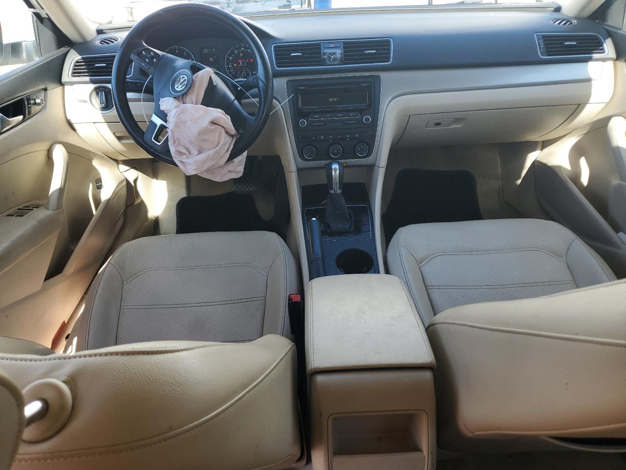 Volkswagen Passat S Image 5