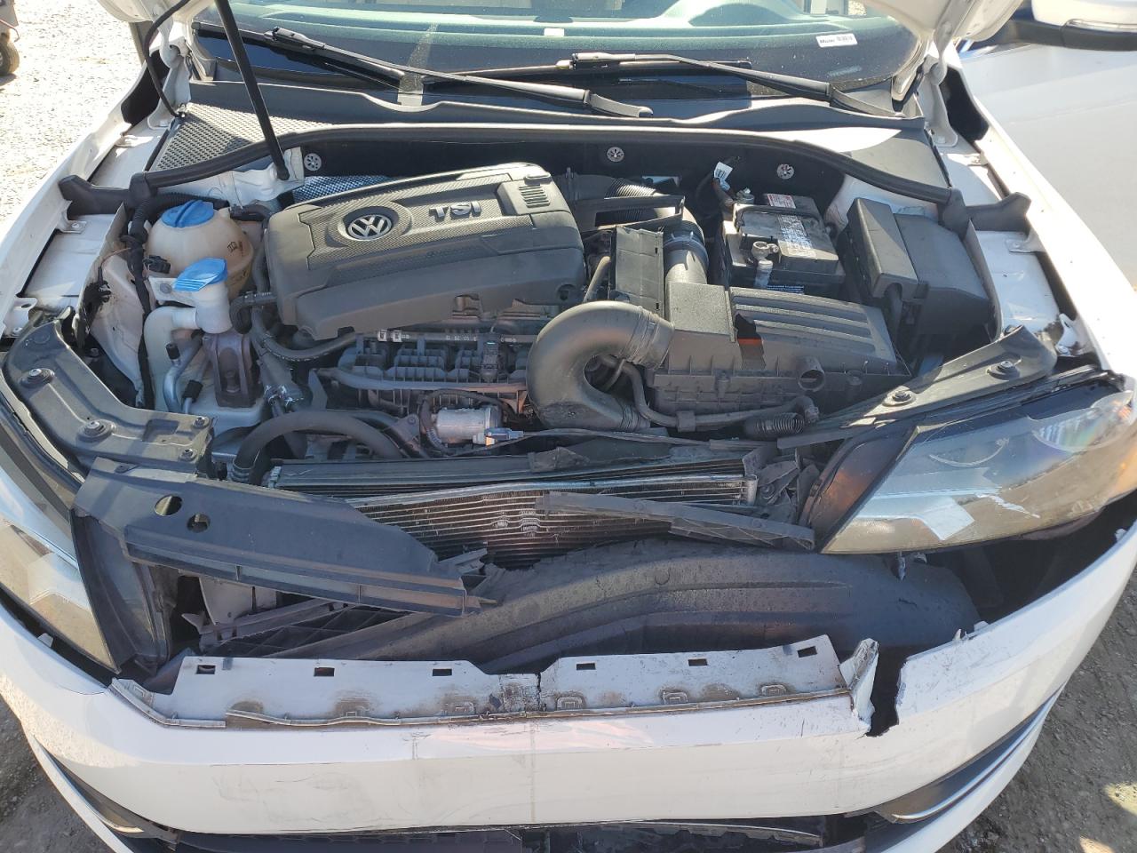 Volkswagen Passat S Image 7