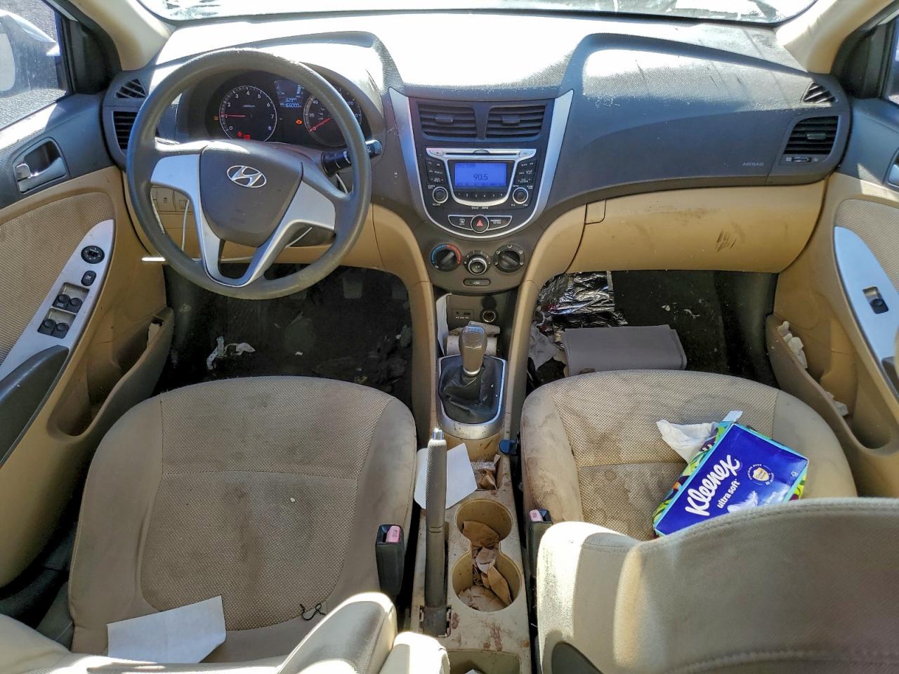 Hyundai ACCENT Gls Image 11