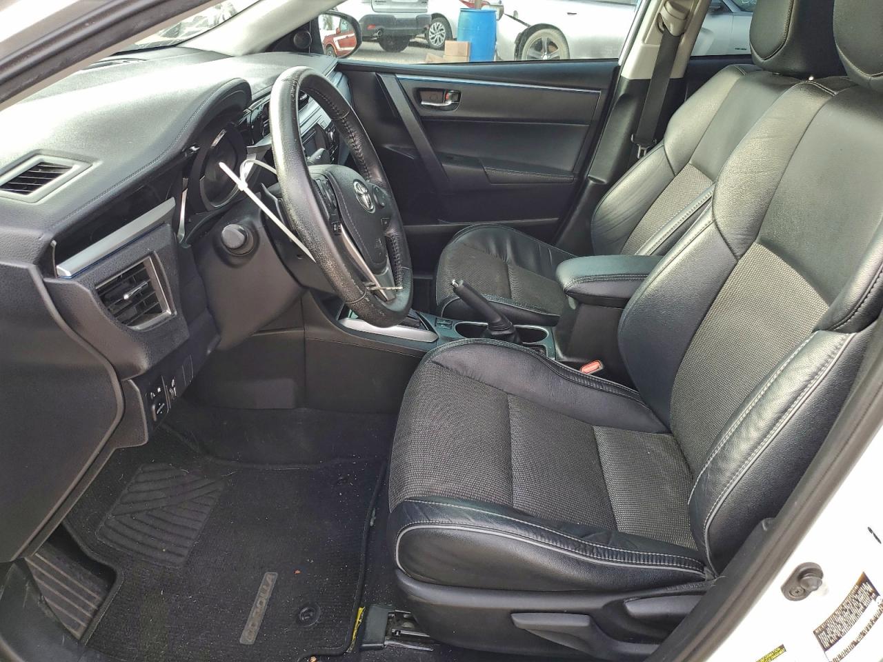 Toyota Corolla L Image 9