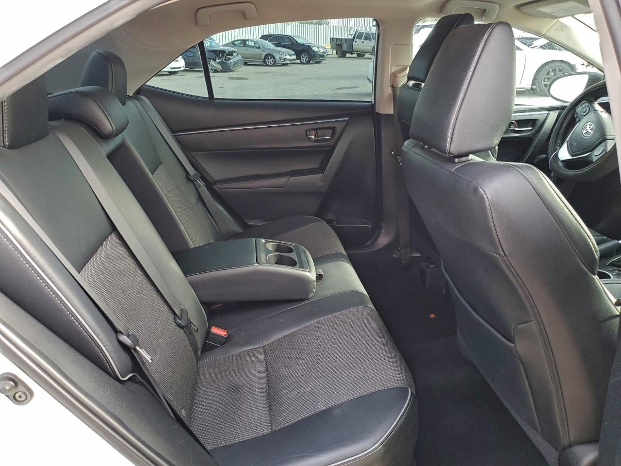 Toyota Corolla L Image 11